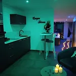 Nuit Blanche Normandie מלון אהבה *
