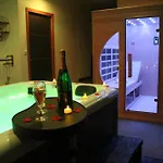 Nuit Blanche Normandie מלון אהבה