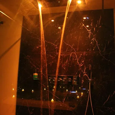 Nuit Blanche Normandie Love hotel *